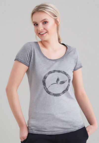 Organication | Plaggfärgad T-shirt i ekologisk bomull med logotryck