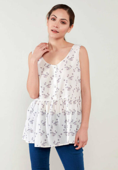 Organication | Blus med allover-tryck i TENCEL™ Lyocell med volangkant