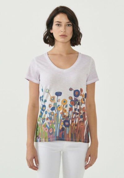 Organication | Plaggfärgad T-shirt i ekologisk bomull med blommönster