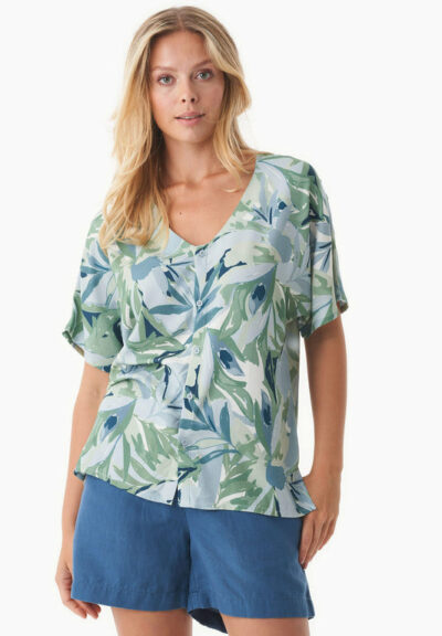 Organication | Blus i LENZING™ ECOVERO™ med bladmönster
