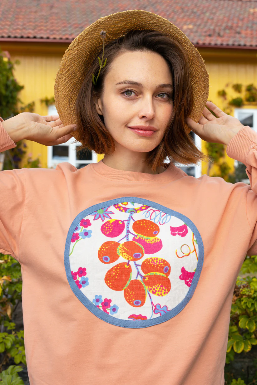 sweatshirt-apricot-josef-frank-no-2-5_6bcc963a-85f5-4f48-a622-82fdc5ef9799