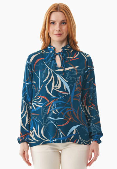 Organication | Blus i LENZING™ ECOVERO™ med bladmönster