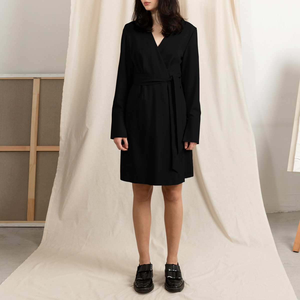 Wrapdress-black-front