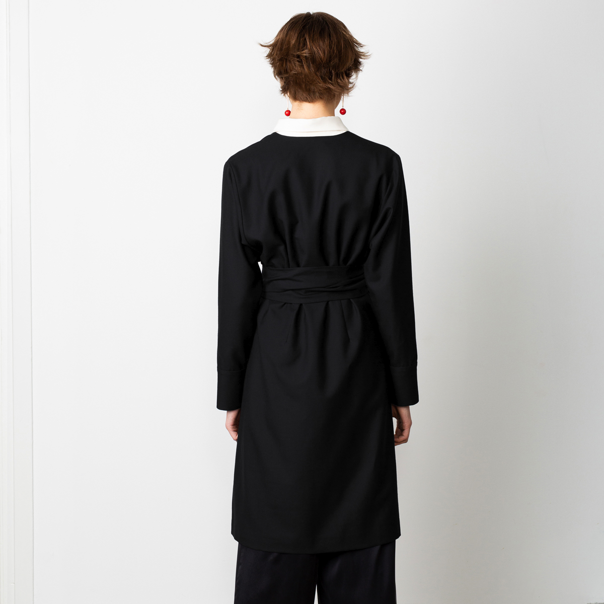 Wrap-dreee-knee-length-black-back-