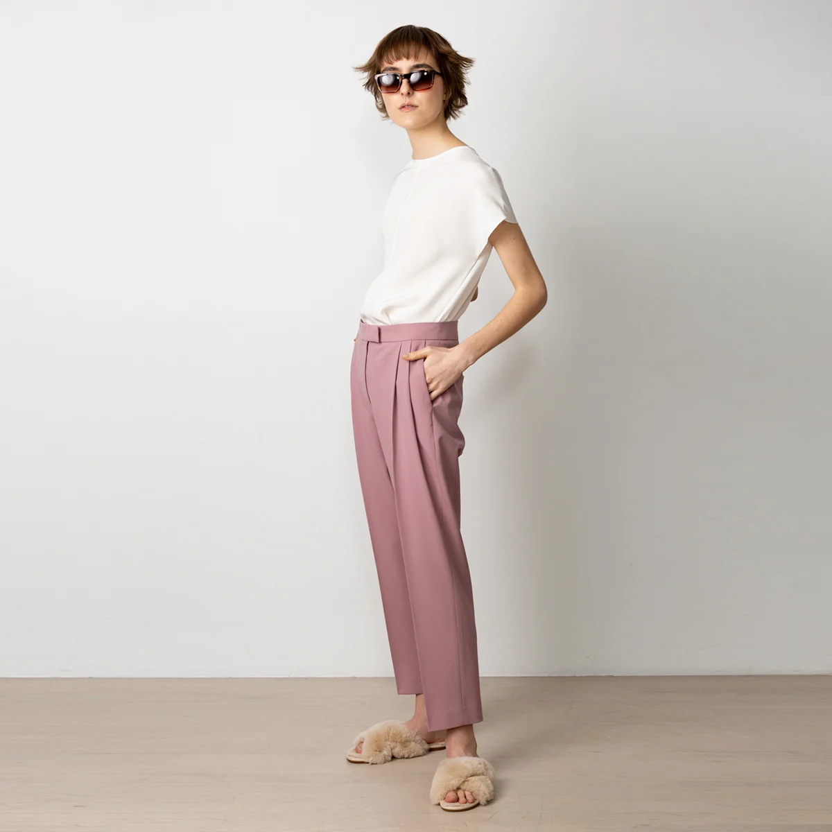Tapered-trousers-cropped-pink-2