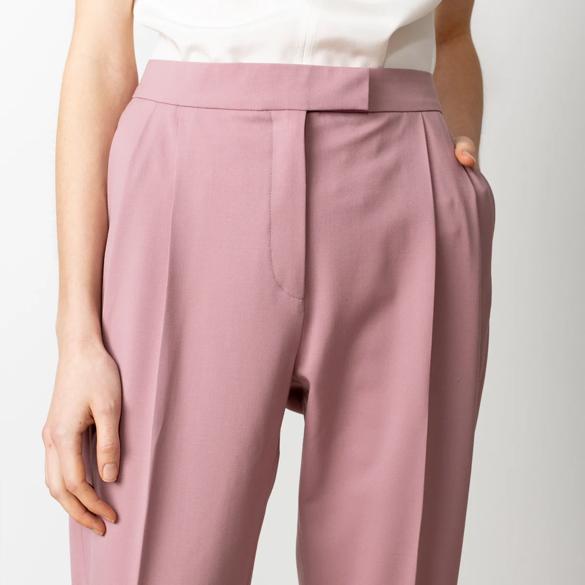 Tapered-trousers-pink-zoom-front