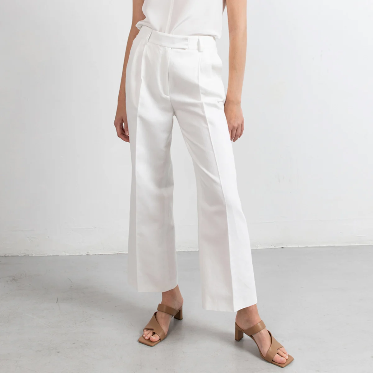 Swipe-wide-leg-front-white-