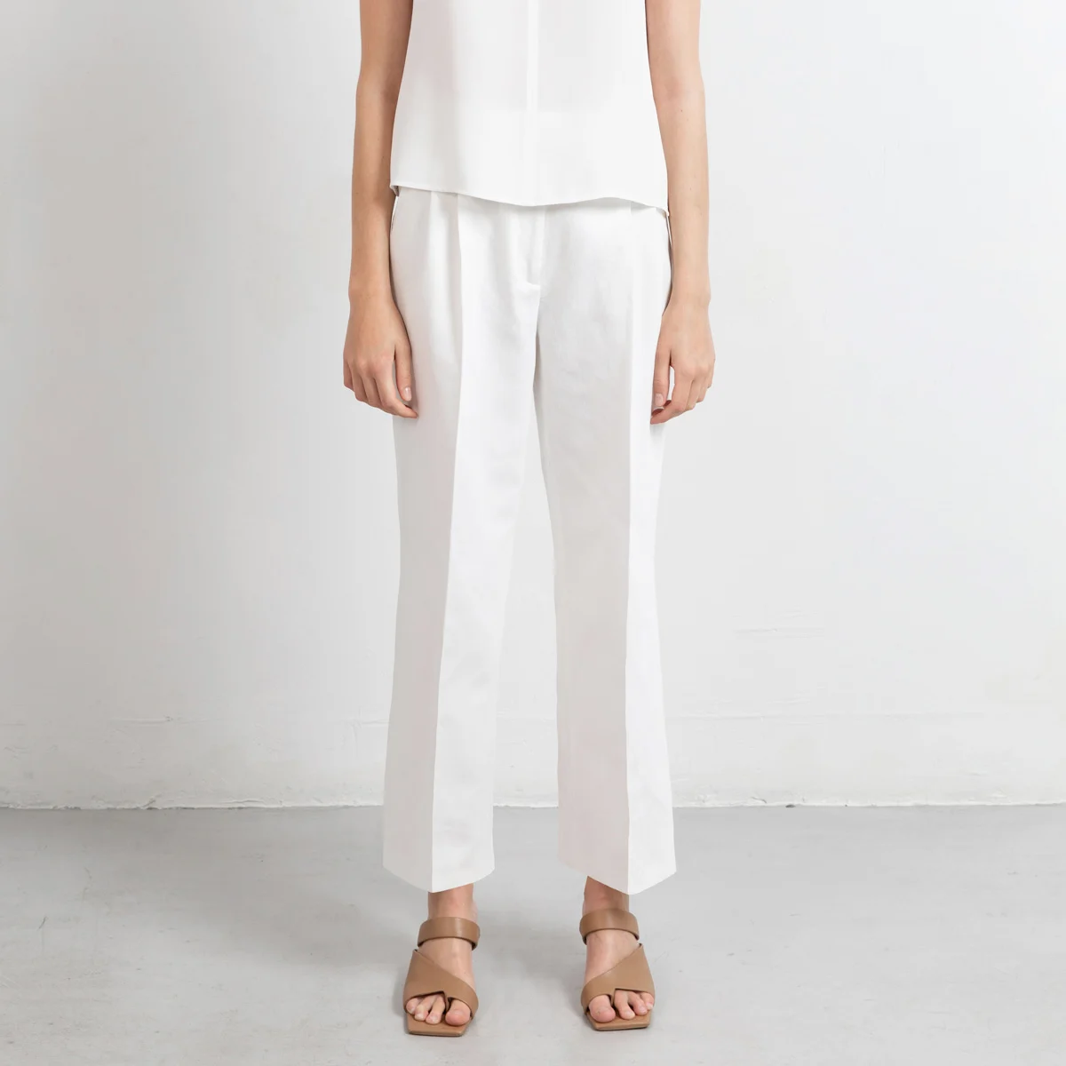 Swipe-zoom-front-white