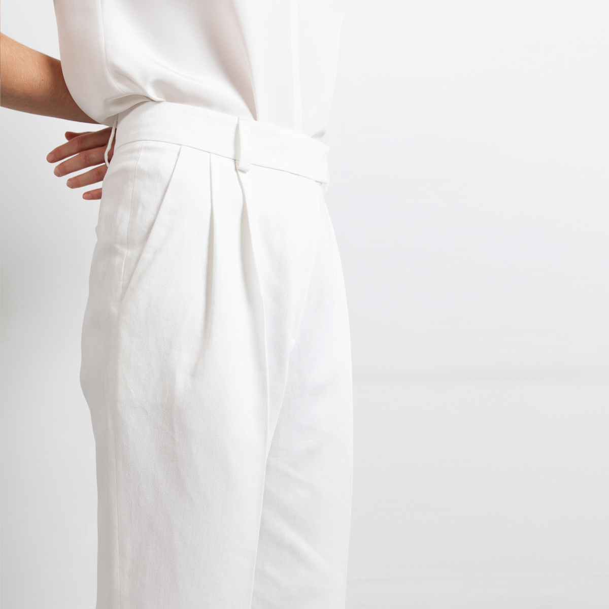 white-shorts-detail