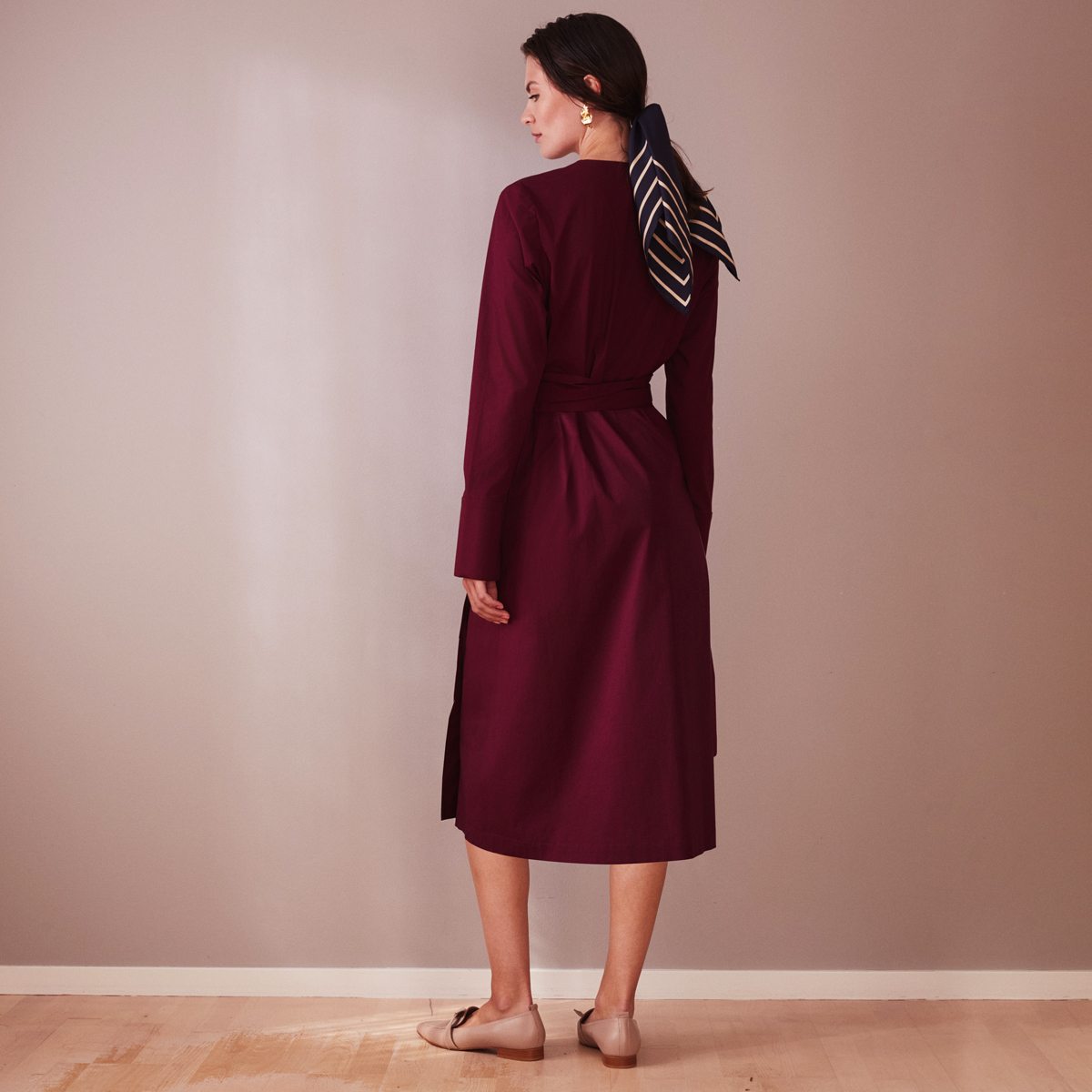 Midi-length-longsleeves-winered-wrapdress-back-