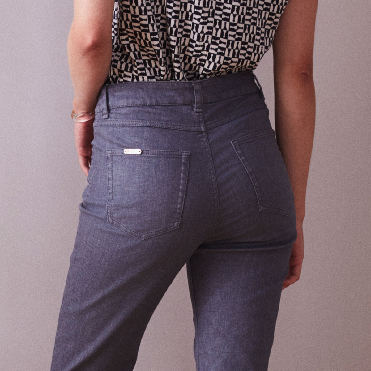 Grey-jeans-back