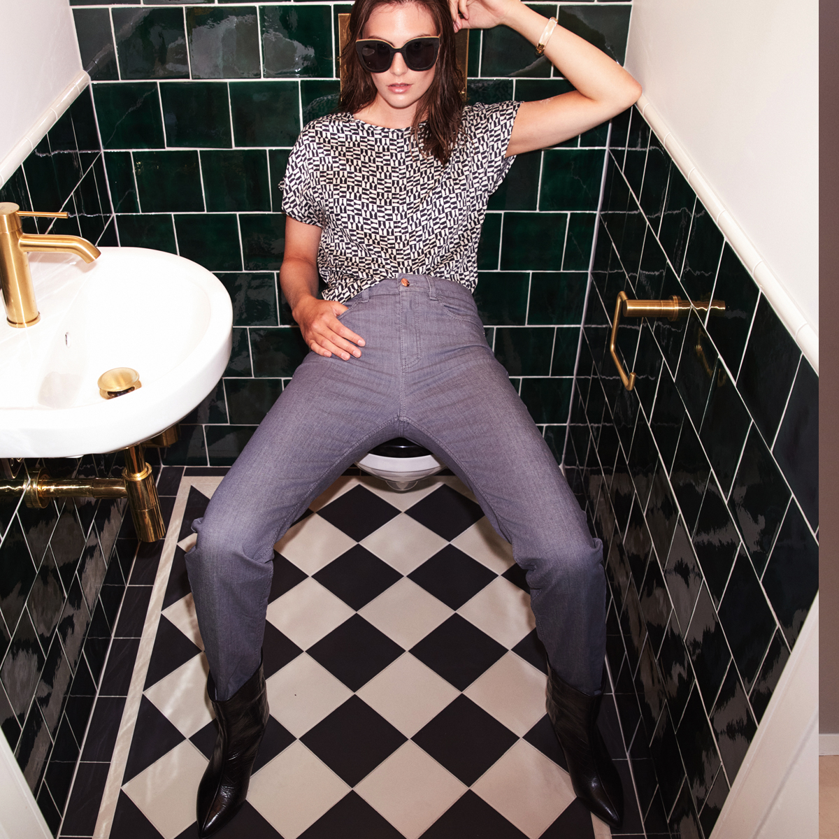 Grey-straigh-leg-jeans-an-chess-top