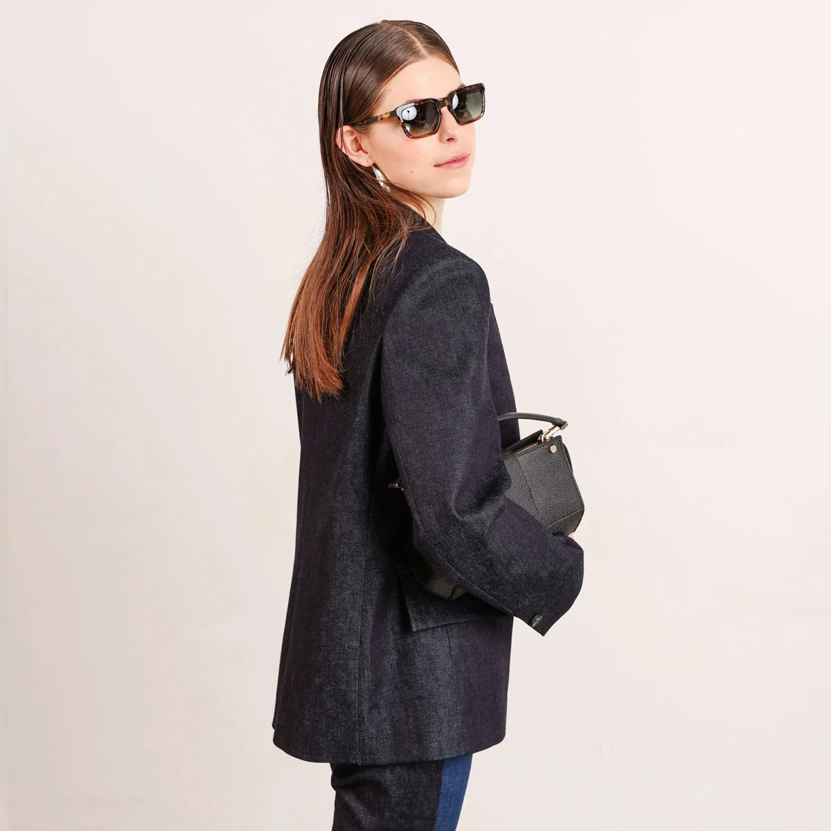 Double-breasted-blazer-detail-side