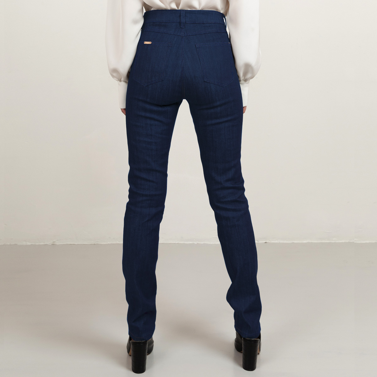 Straigh-leg-mid-blue-long-blue-stitch-back