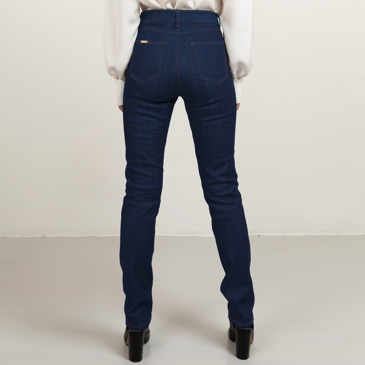 Straigh-leg-mid-blue-long-sand-stitch-back