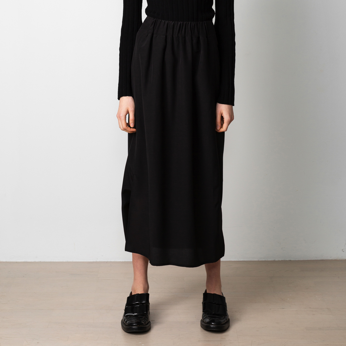 Florence-skirt-black-front