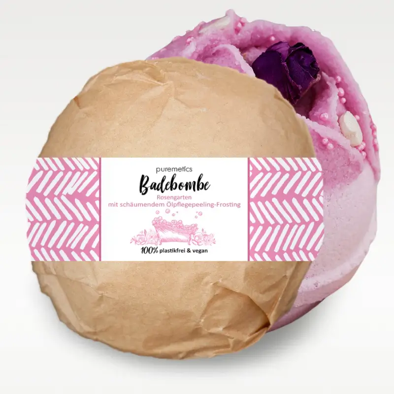 puremetics_Badebombe_Rosengarten_Produktbilder_Verpackt-Vorne-Grau_900x_c3fc6641-1da8-4134-afea-bb7495c43a90