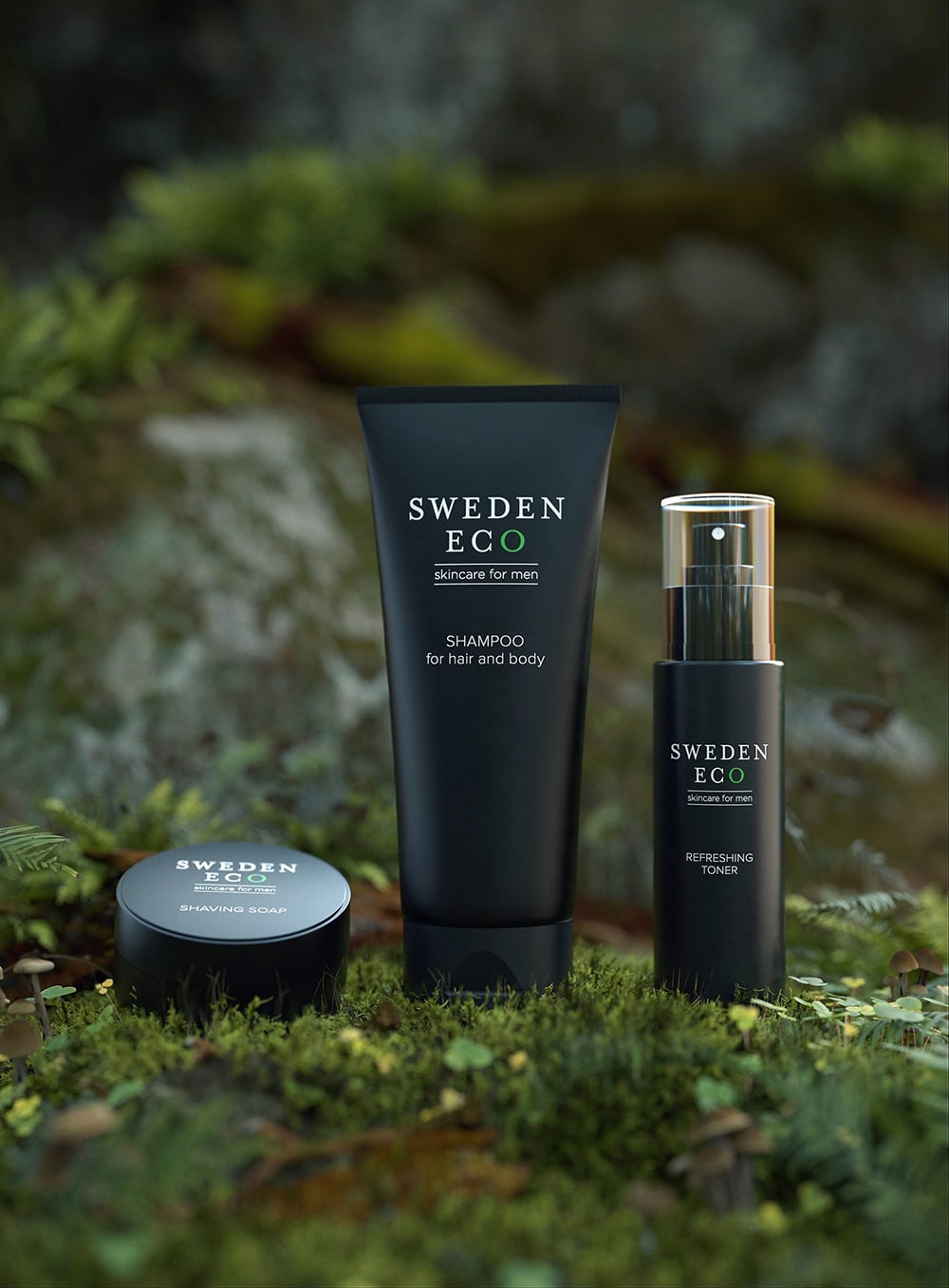 Sweden Eco hos Green Little Heart. Tre produkter står på en mossbeklädd sten i skogen.