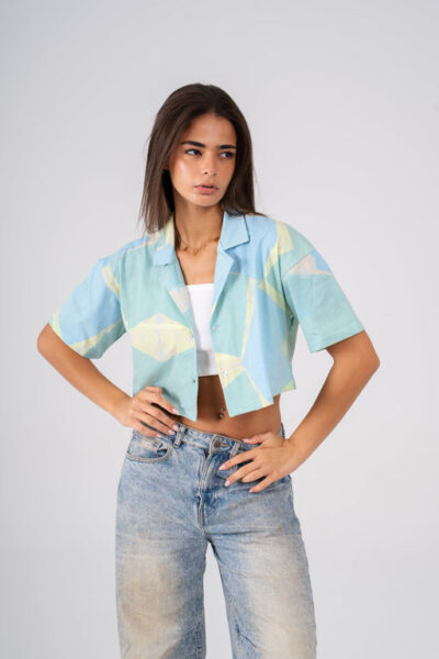 Cropped shirt in Aqua