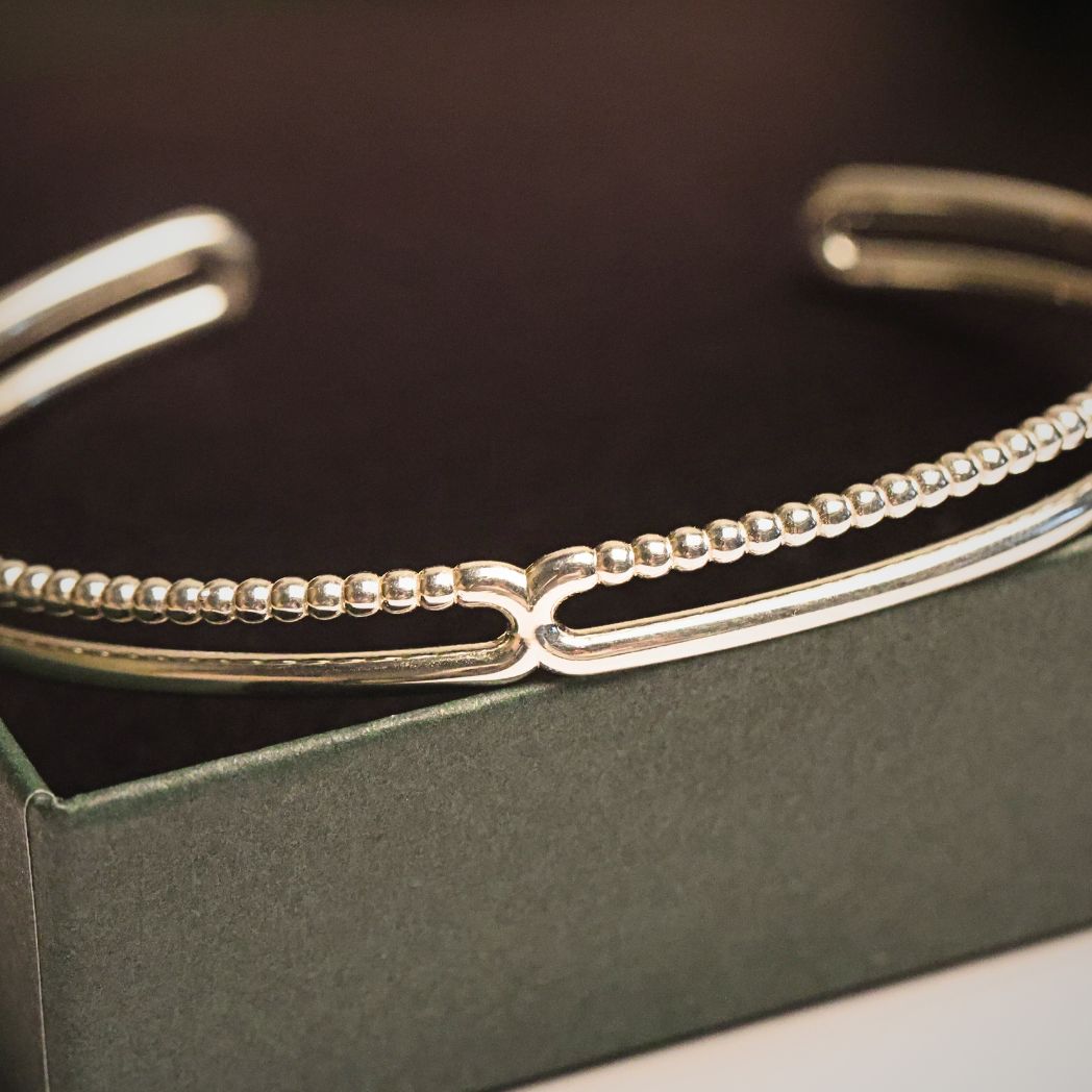 2_Bloom_armband_silver_45da4a65-8a9f-4088-8ce1-f3aaa266f92f.jpg
